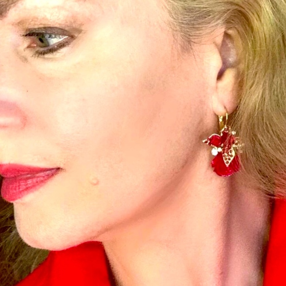 RubyRed Delicate❤️🌹"Roses Are Red" Rhinestone & Gold Leverback Earrings - Picture 7 of 11